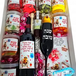 מגש גומי גדול עם יין וכוס